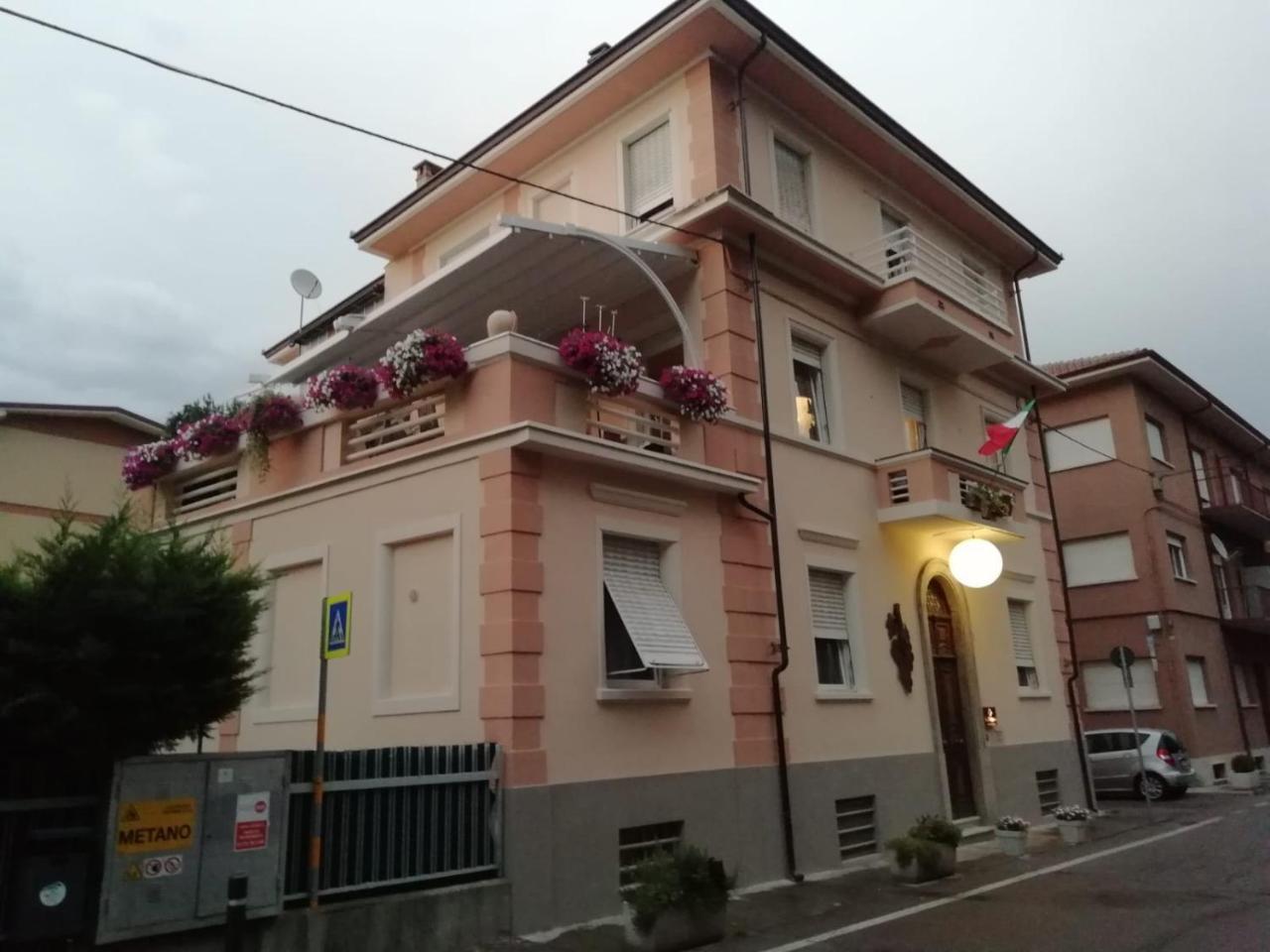 La Pajassa Bed & Breakfast Alba  Exterior photo
